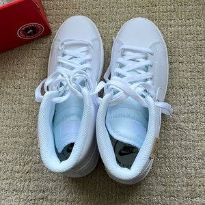 Nike women’s court royale 2 mid - white, US 8.5, nwt!